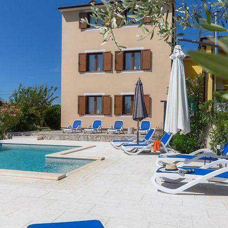 Apartments "Alen" Nedescina Экстерьер фото