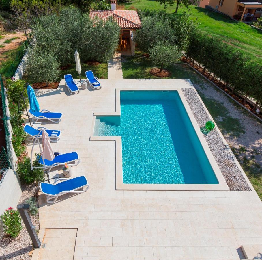 Apartments "Alen" Nedescina Экстерьер фото
