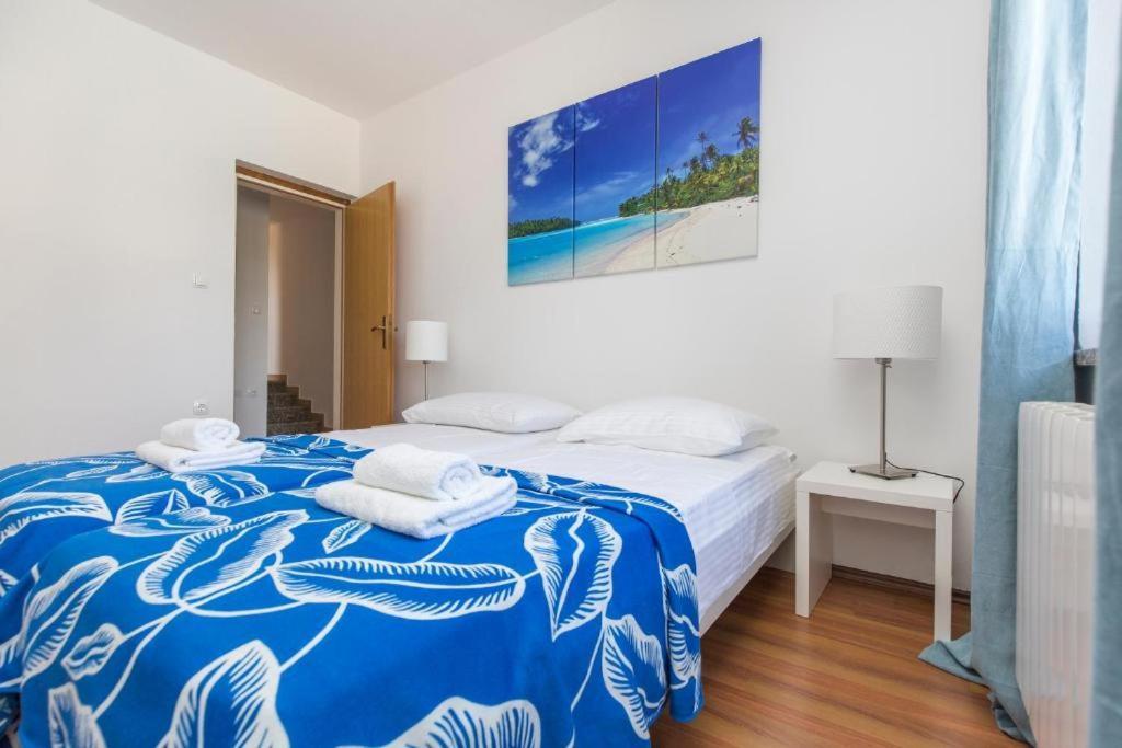 Apartments "Alen" Nedescina Экстерьер фото