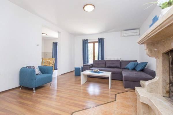 Apartments "Alen" Nedescina Экстерьер фото