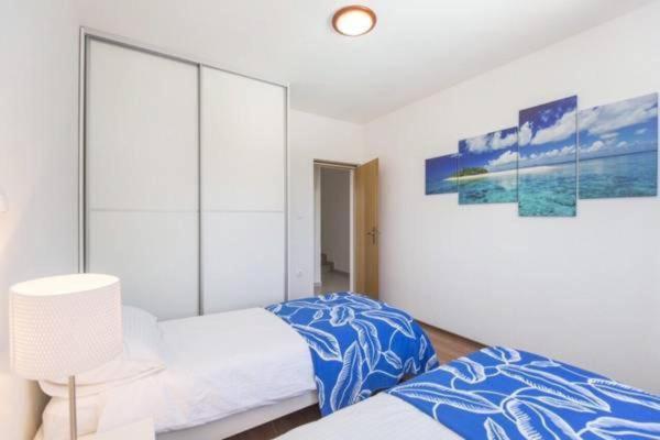 Apartments "Alen" Nedescina Экстерьер фото