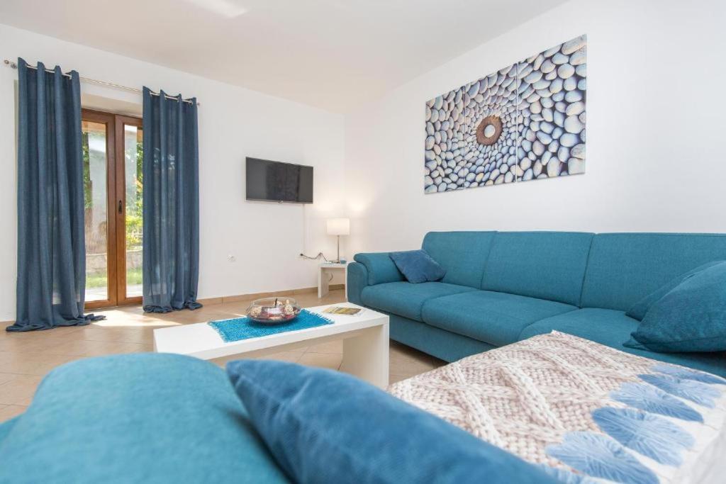 Apartments "Alen" Nedescina Экстерьер фото