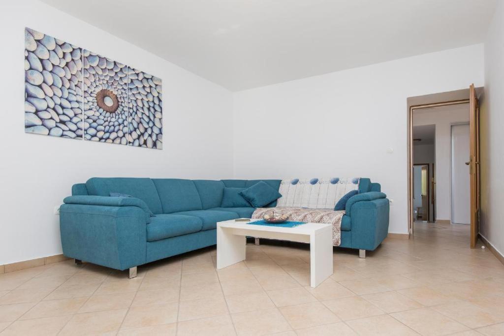 Apartments "Alen" Nedescina Экстерьер фото