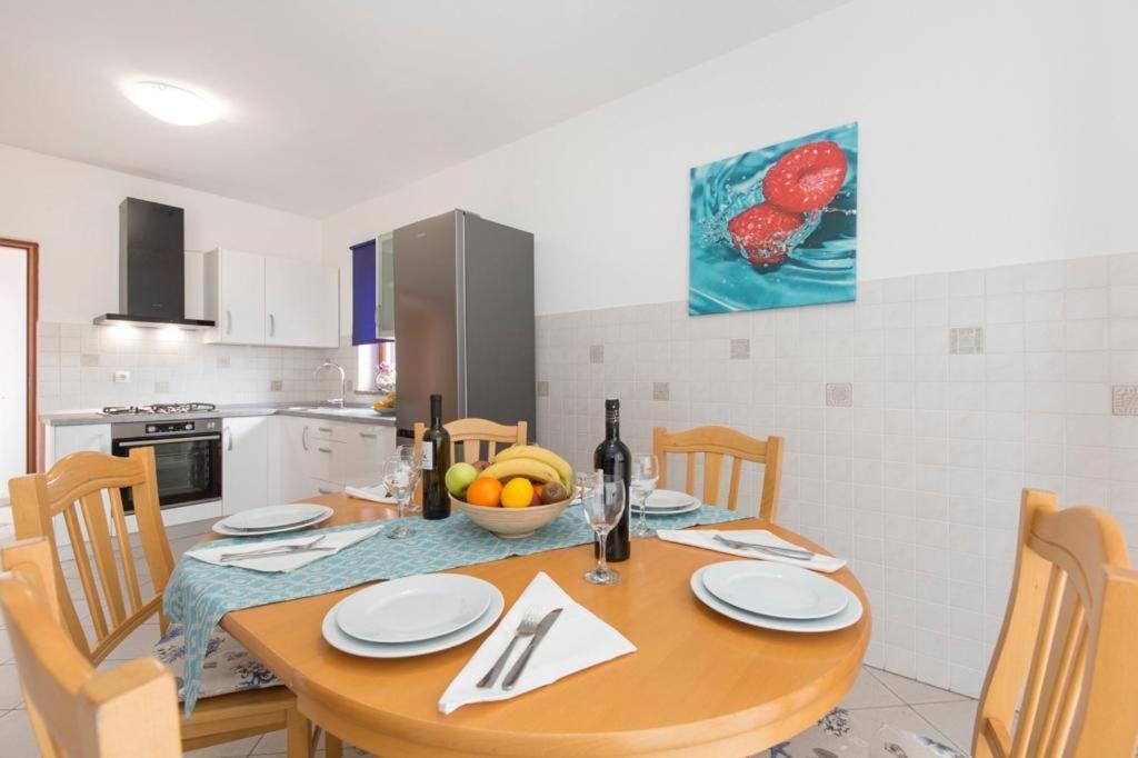 Apartments "Alen" Nedescina Экстерьер фото