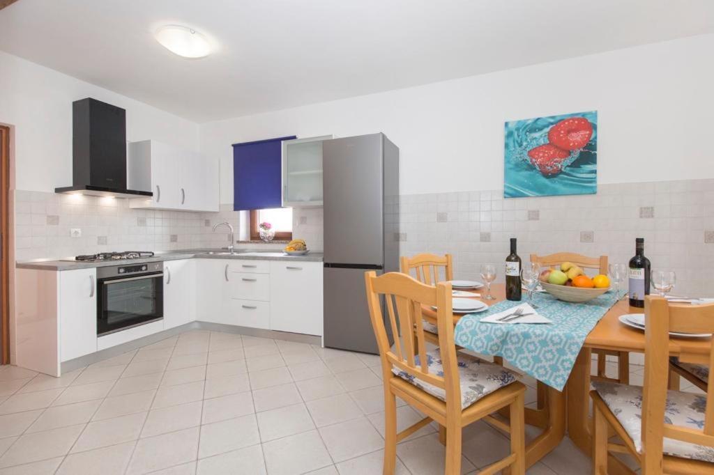 Apartments "Alen" Nedescina Экстерьер фото