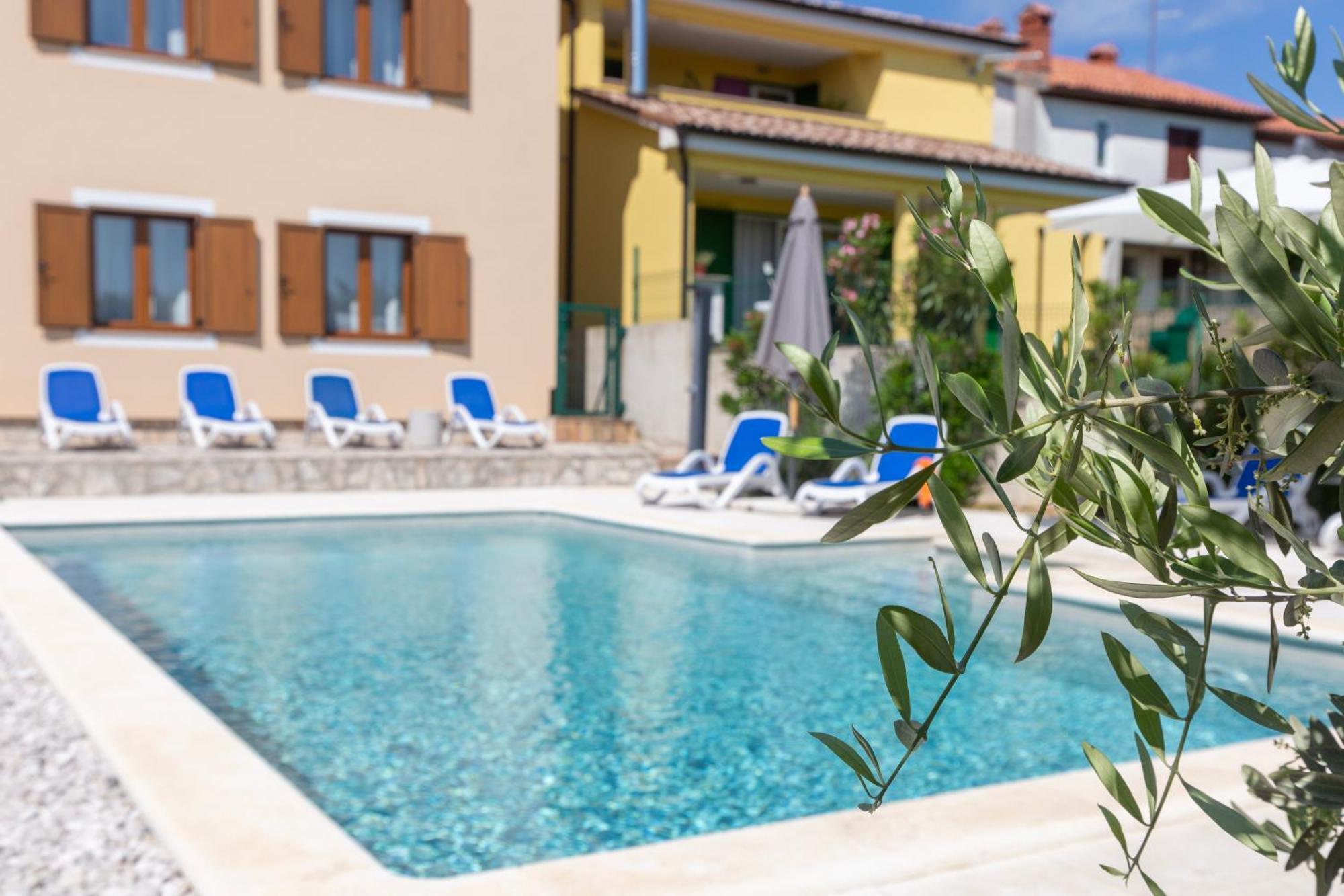 Apartments "Alen" Nedescina Экстерьер фото