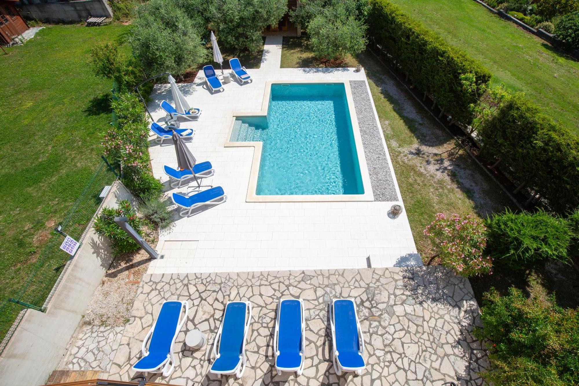 Apartments "Alen" Nedescina Экстерьер фото