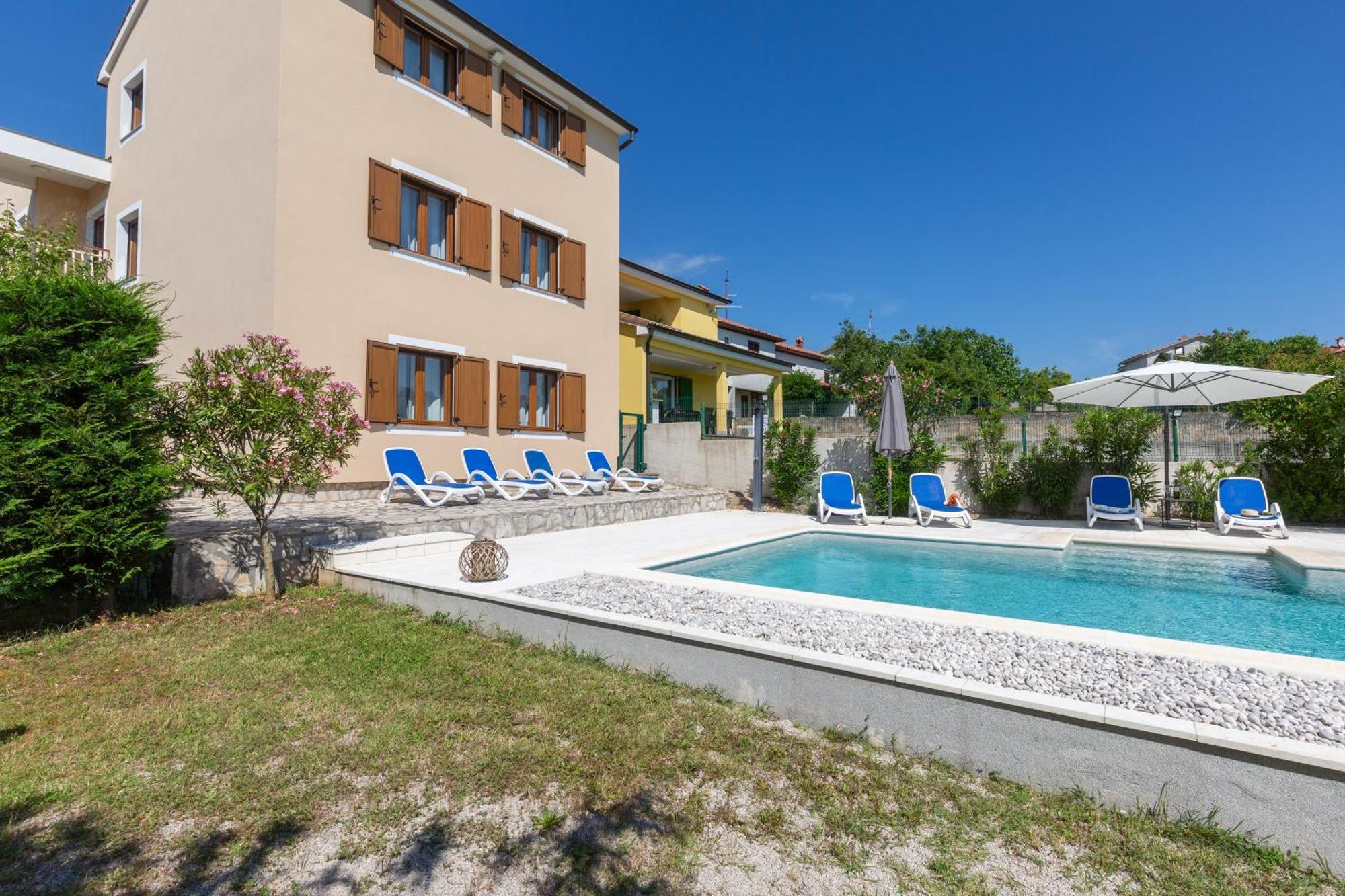 Apartments "Alen" Nedescina Экстерьер фото